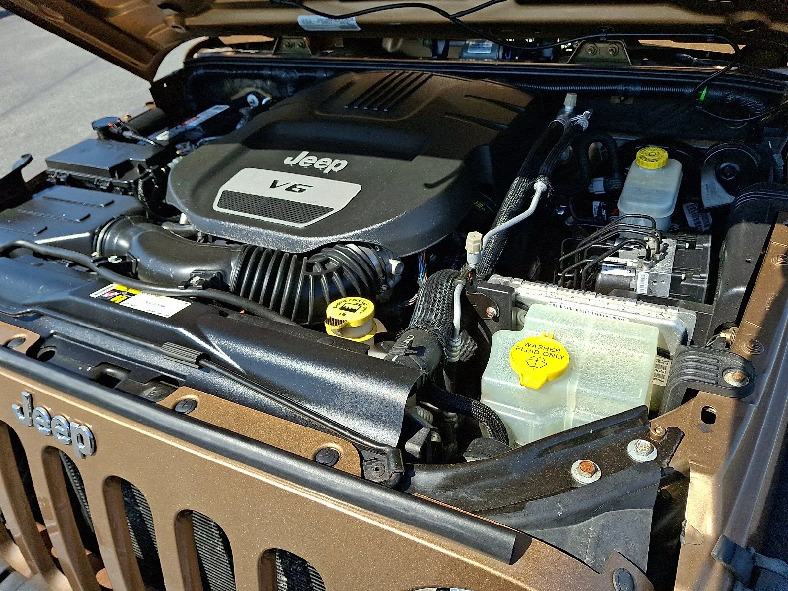 Used 2015 Copper Brown Pearlcoat Jeep Sport image 27
