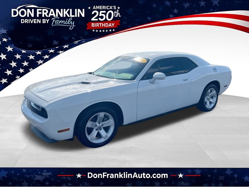 Used 2014 White Dodge SXT image 1
