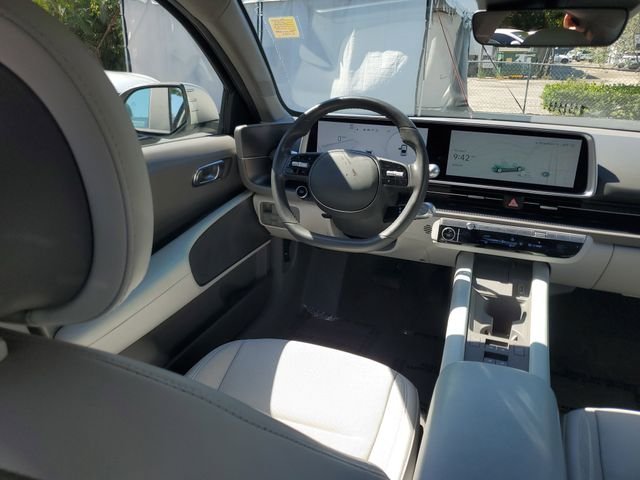 Used 2023 Gold Hyundai SEL image 21
