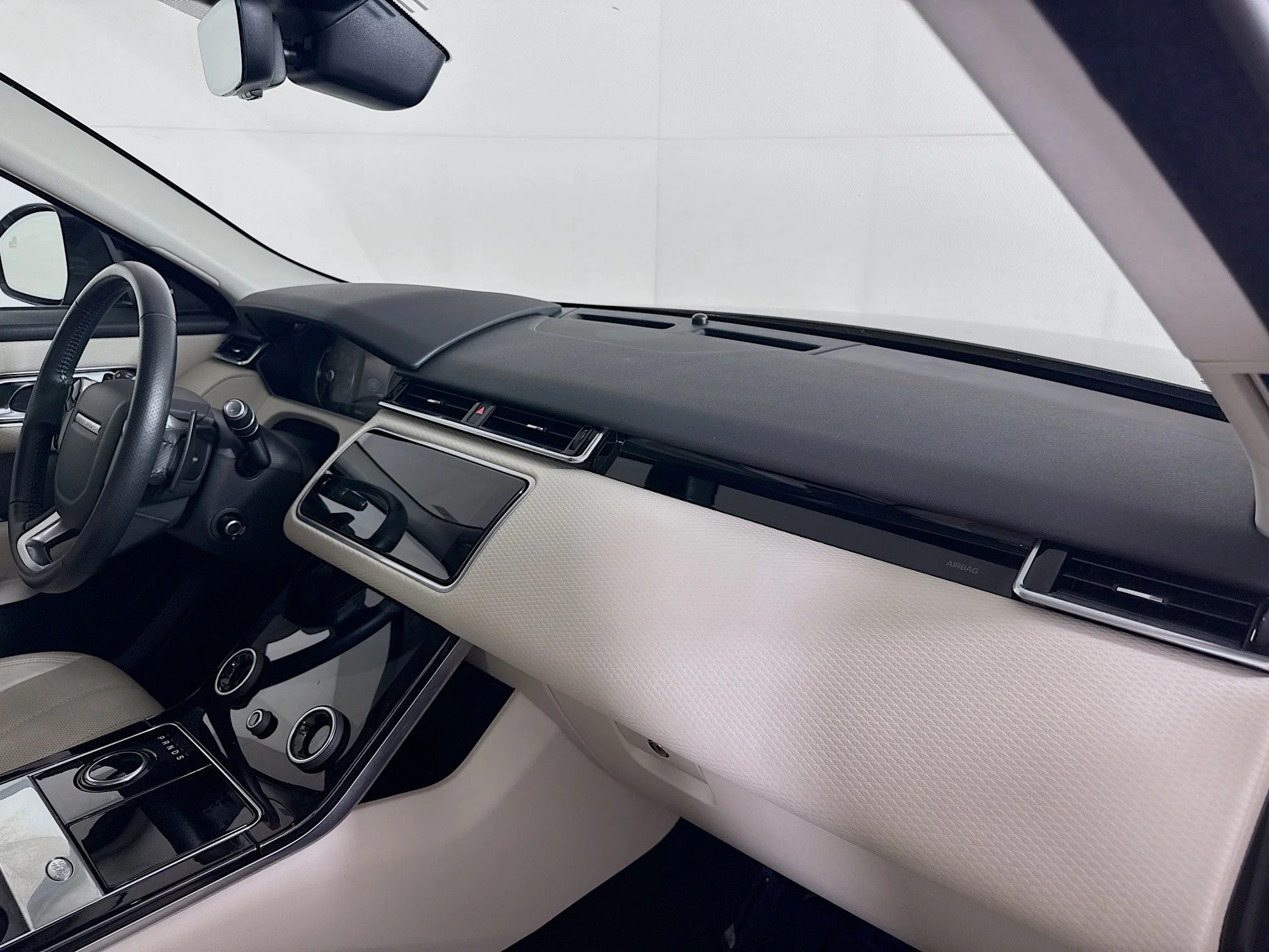 Used 2020 White Land Rover S image 29