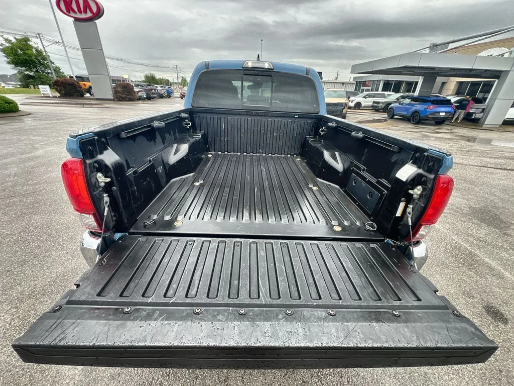 Used 2019 Blue Toyota SR5 image 22