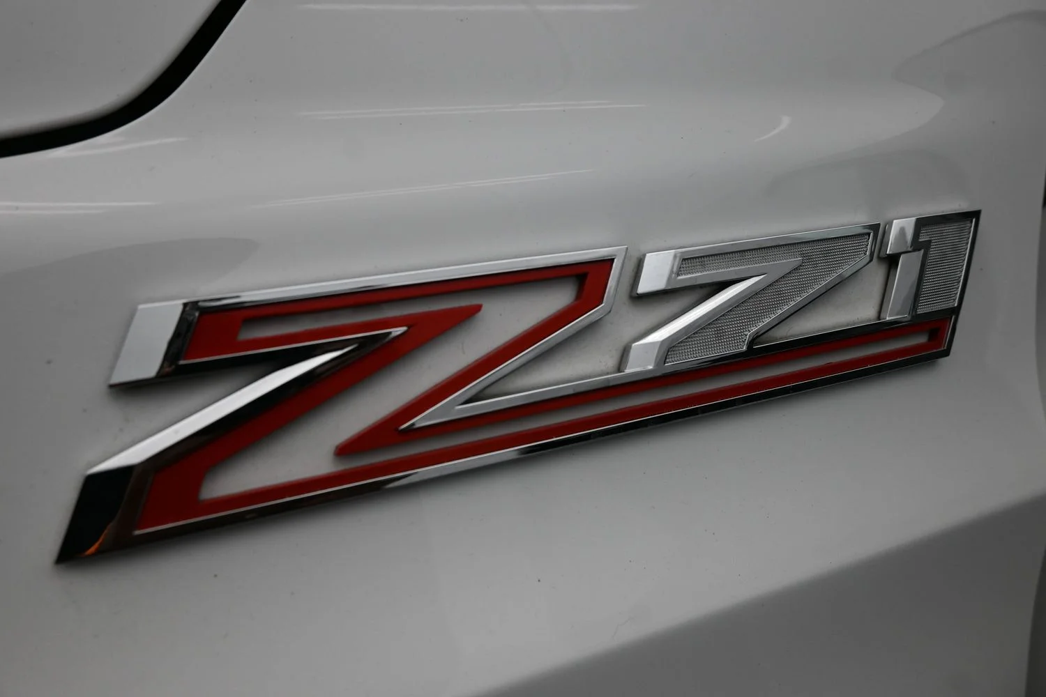 Used 2023 White Chevrolet Z71 image 8