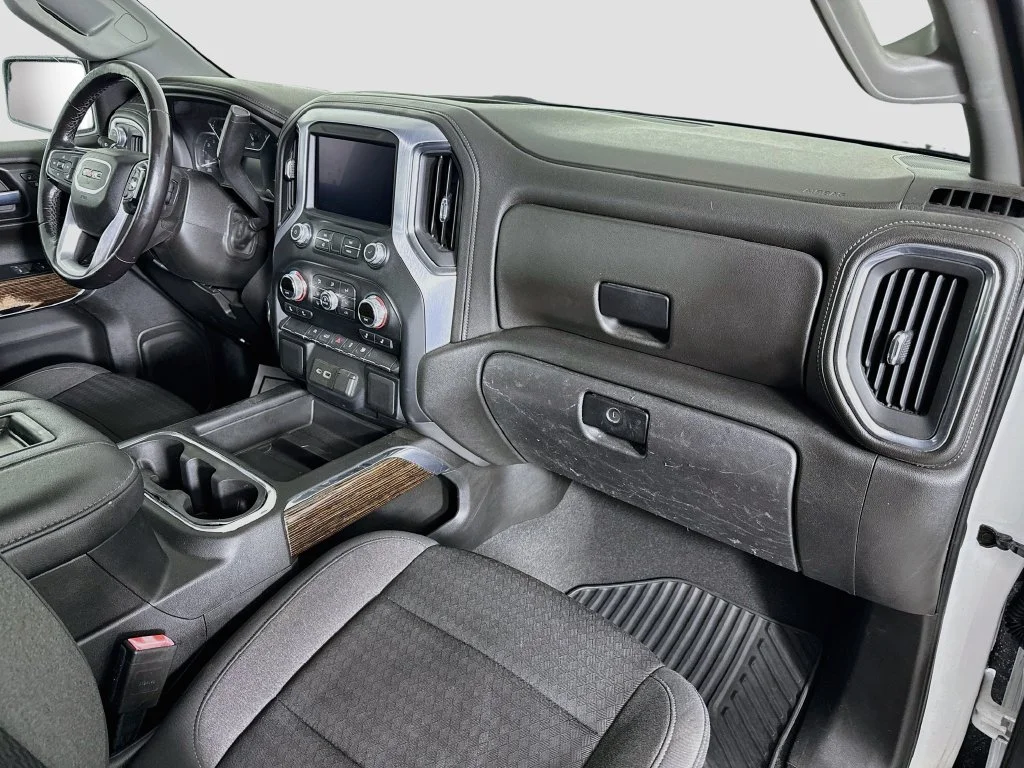 Used 2022 White GMC Elevation image 26