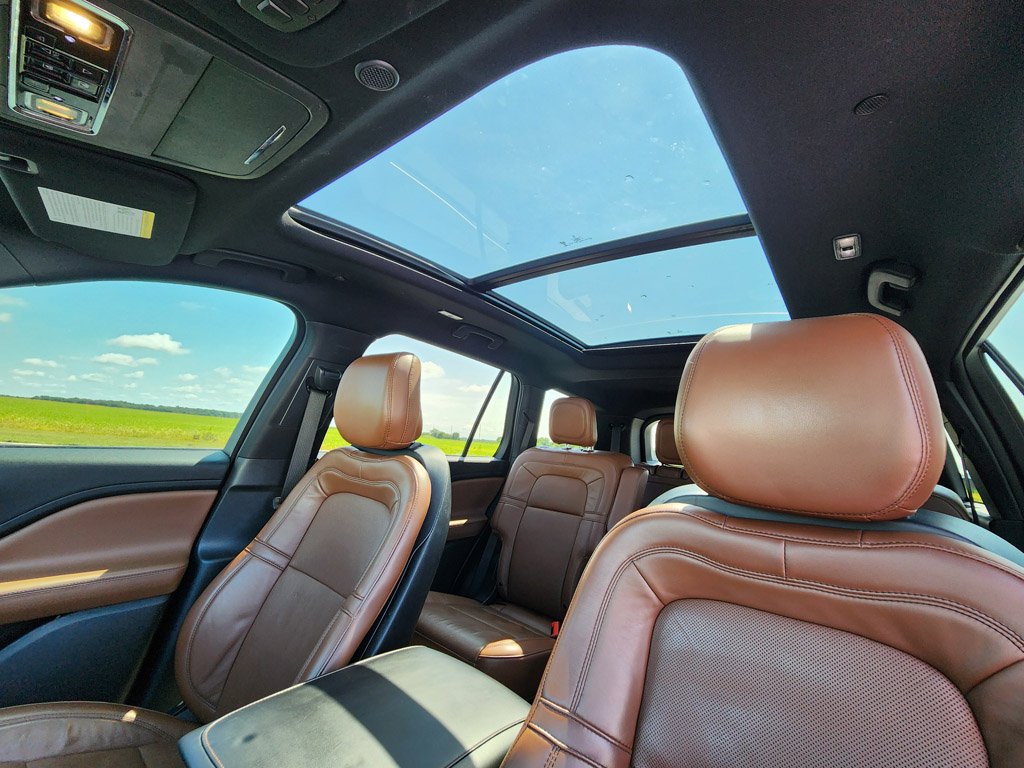 Used 2020 Infinite Black Metallic Lincoln Reserve image 33