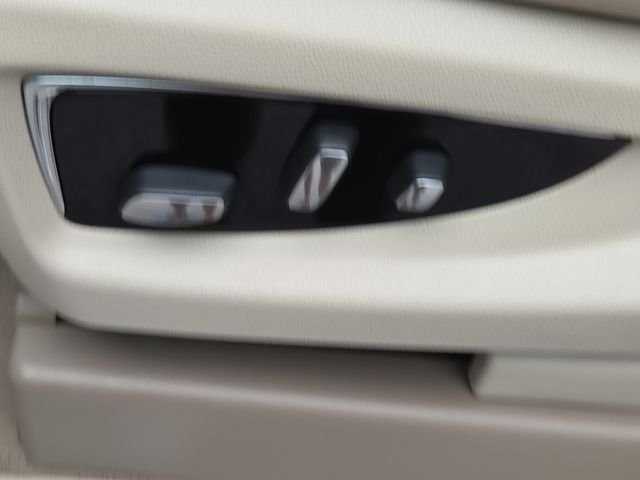 Used 2018 Crystal White Cadillac Premium image 21
