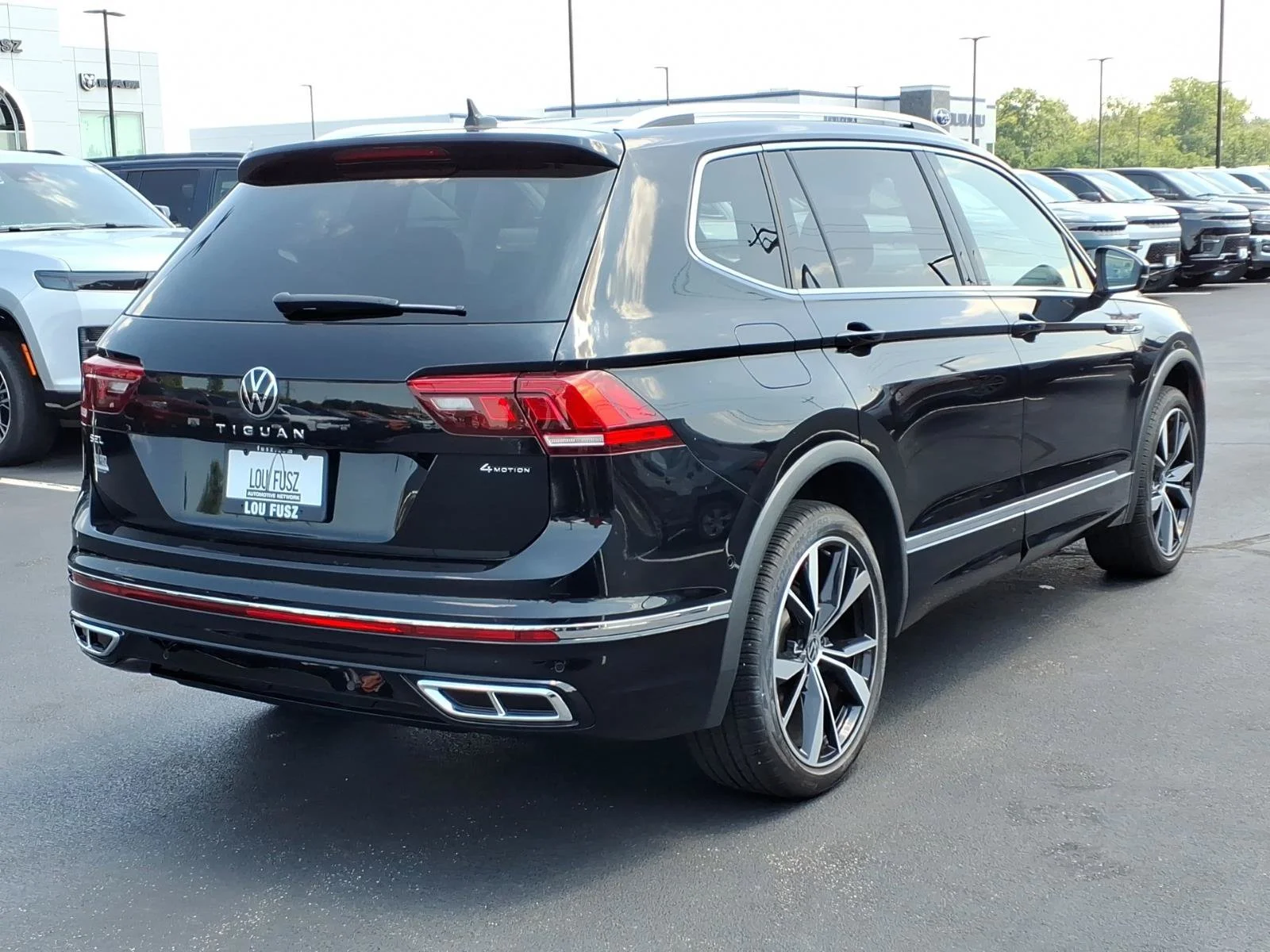 Used 2024 Deep Black Pearl Volkswagen SEL R-Line image 29