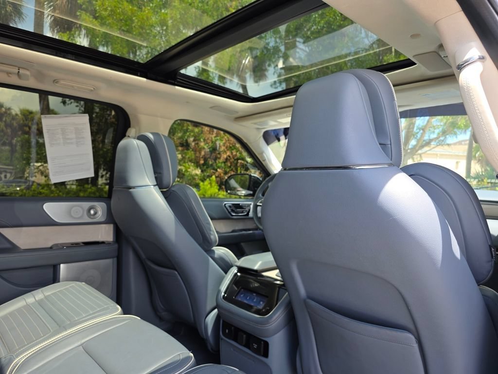 Used 2022 Crystal Blue Metallic Lincoln Black Label image 17