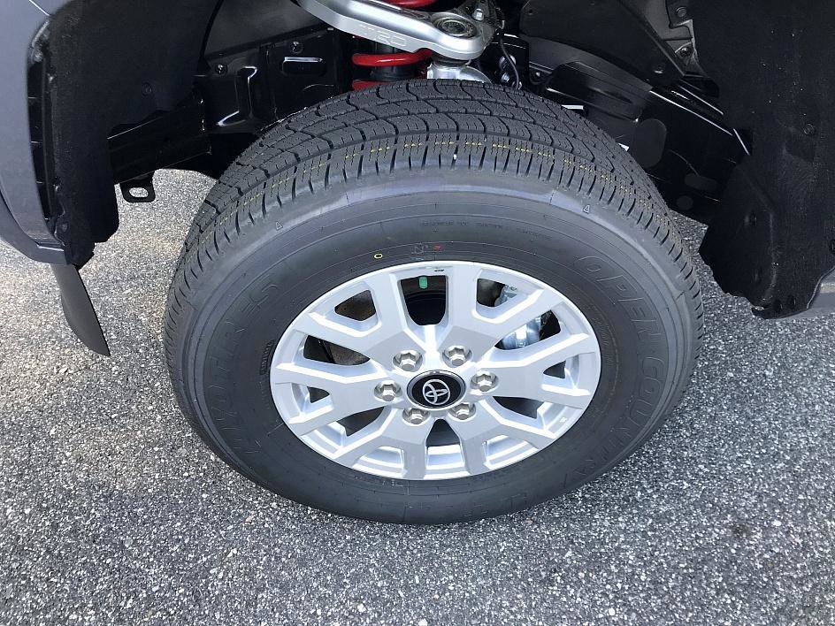 2025 Toyota Tacoma SR5 - Photo 7