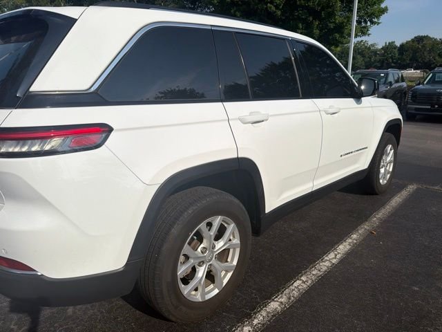 Used 2023 Bright White Clearcoat Jeep Limited image 9