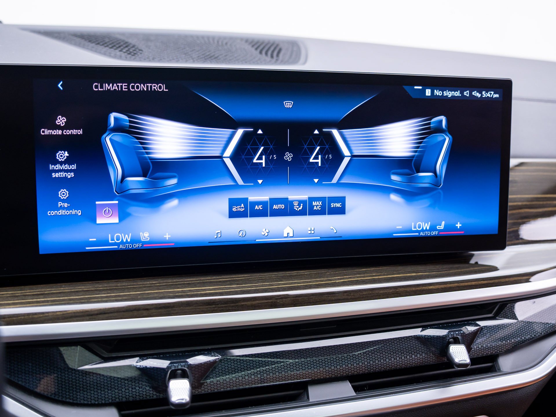 Used 2025 Black Sapphire Metallic BMW xDrive40i image 28
