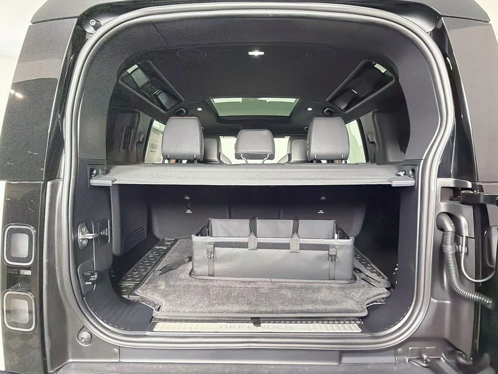 New 2026 Fuji White Land Rover  OCTA image 28