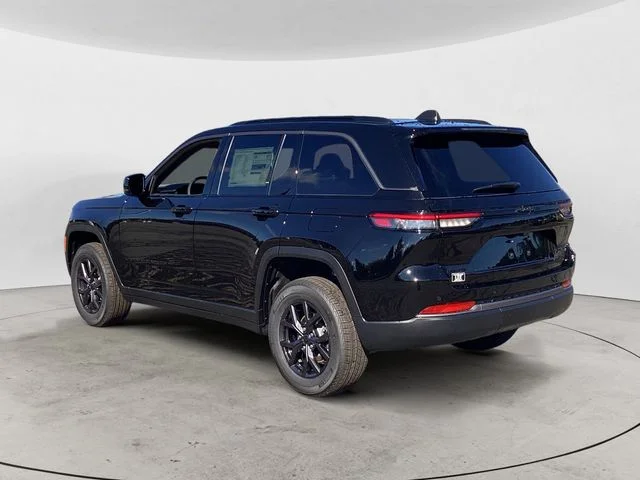 New 2027 Black Jeep Laredo Altitude image 3