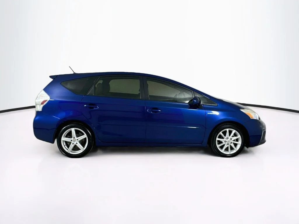 Used 2013 Blue Toyota Five image 8
