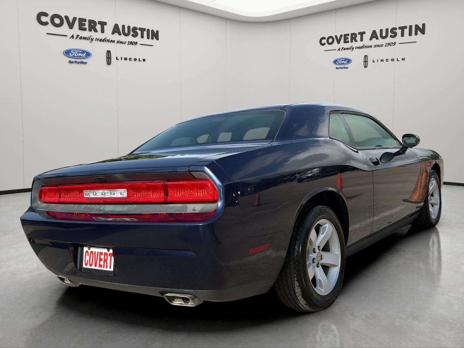 Used 2014 Blue Dodge SXT image 5