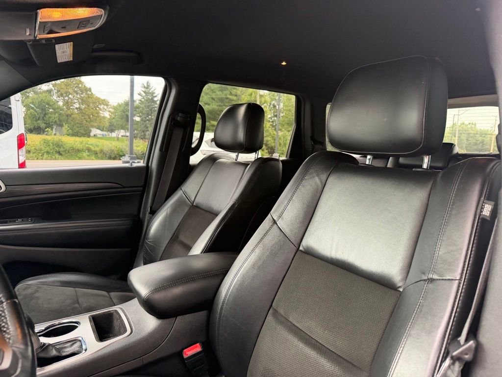 Used 2021 White Jeep Laredo X image 16