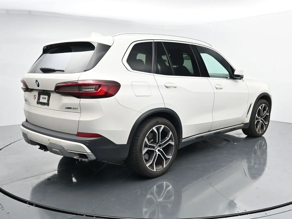 Used 2023 White BMW xDrive40i image 6