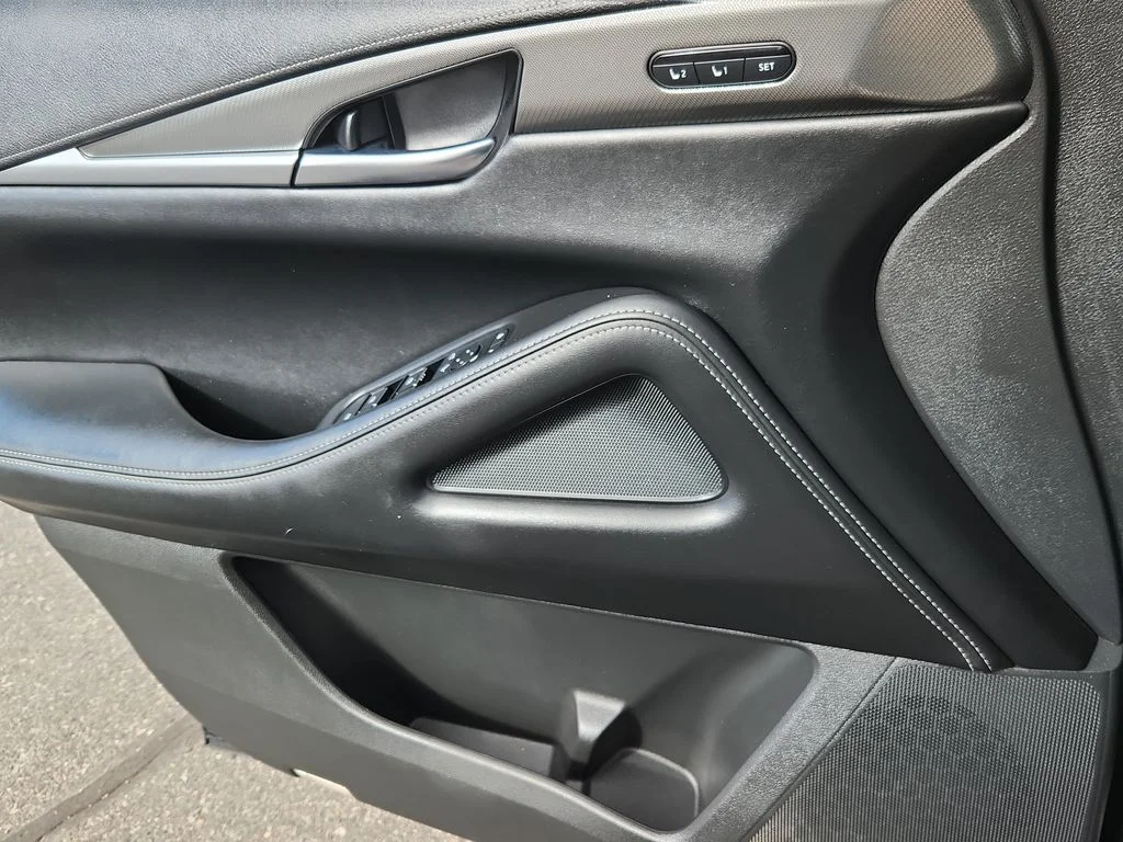 Used 2022 Black INFINITI LUXE image 9