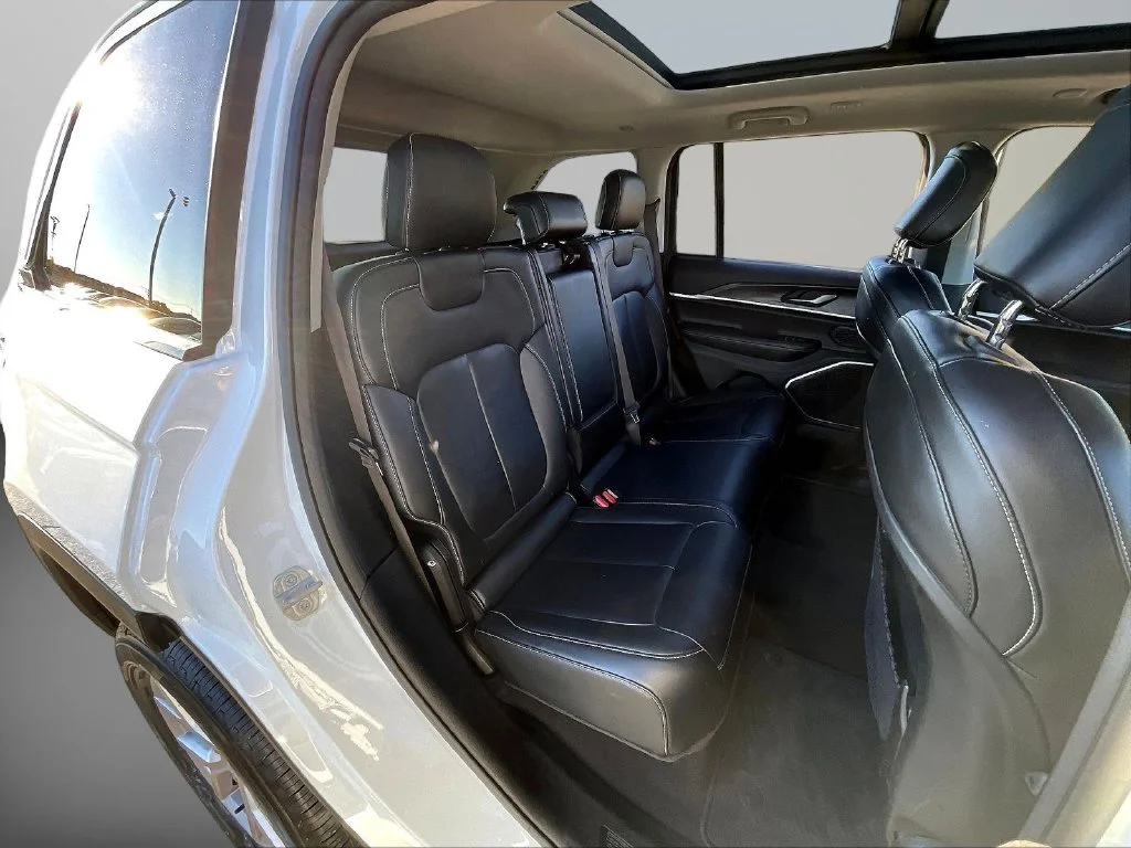 Used 2022 Bright White Clearcoat Jeep Limited image 25
