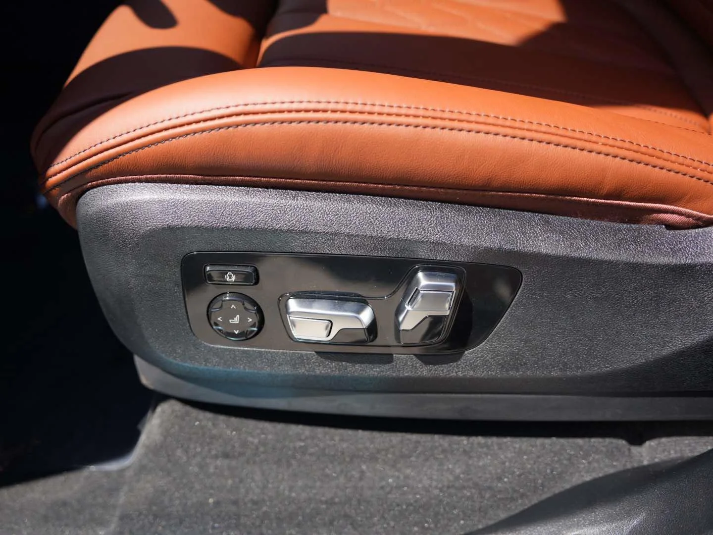 New 2027 Dravit Grey Metallic BMW M60i image 17