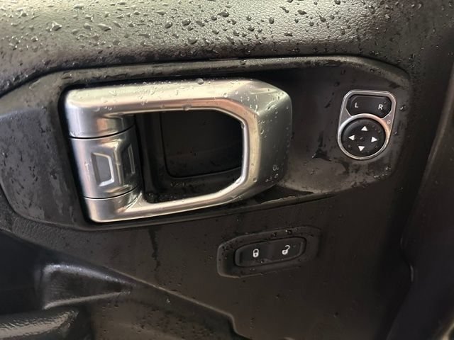 Used 2021 Granite Crystal Metallic Clearcoat Jeep Willys image 13