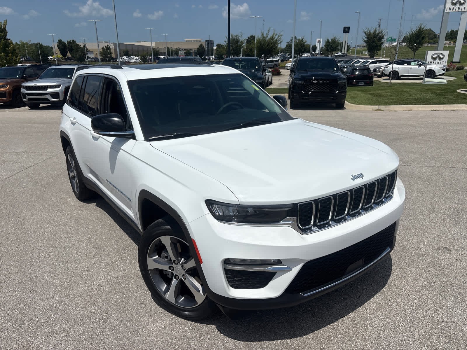 Used 2022 Bright White Clearcoat Jeep  image 3