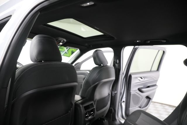 Used 2025 Silver Jeep Laredo image 20