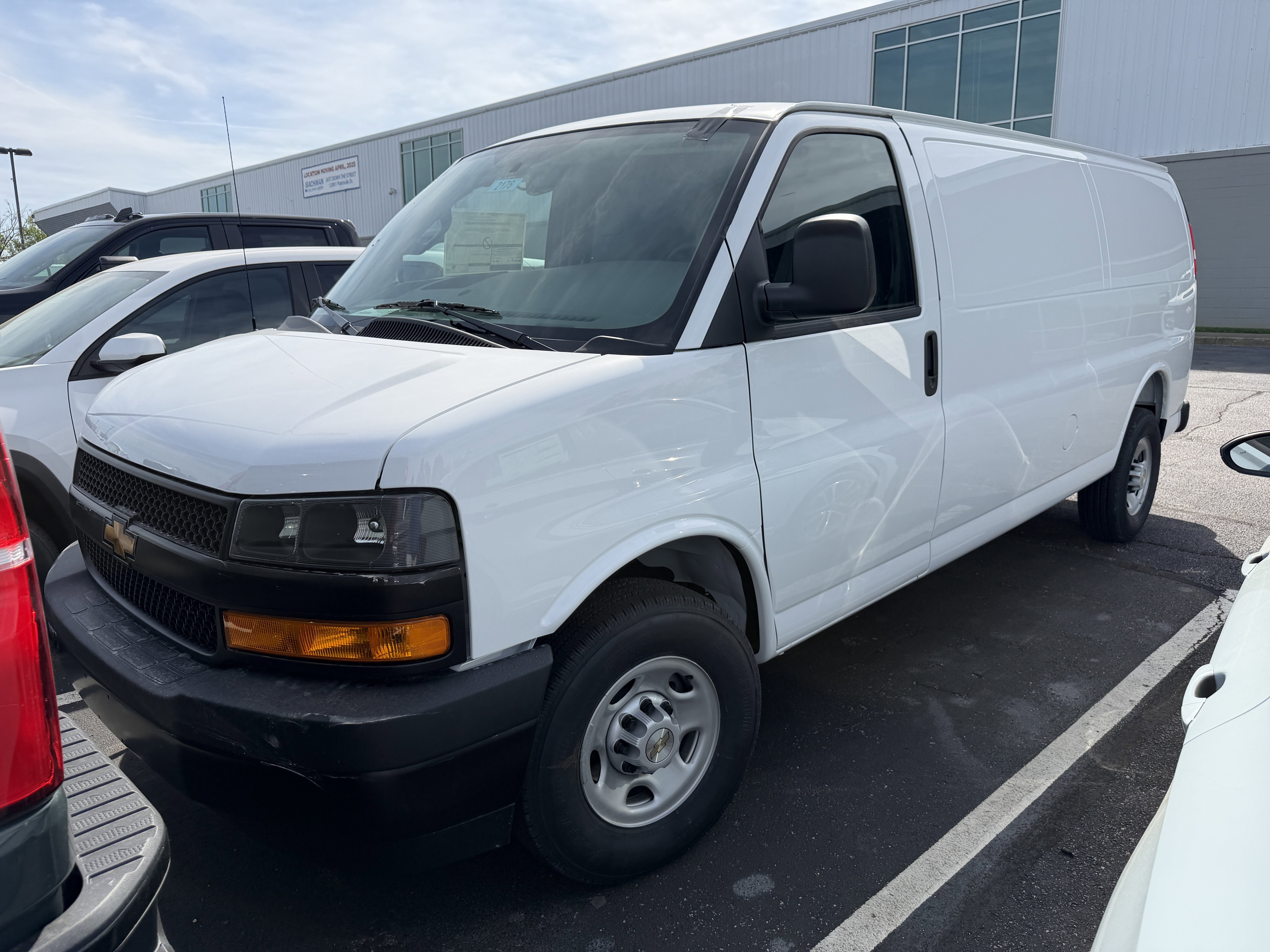 New 2026 Summit White Chevrolet 1WT image 4