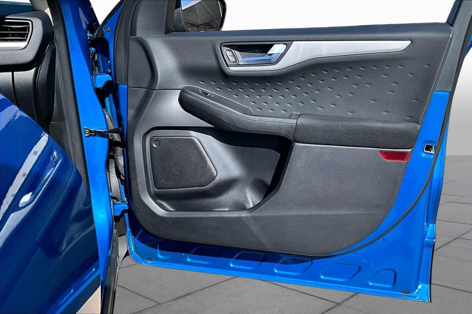 Used 2020 Velocity Blue Metallic Ford SE image 25