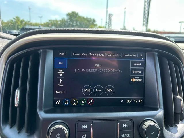 Used 2019 White GMC Denali image 24