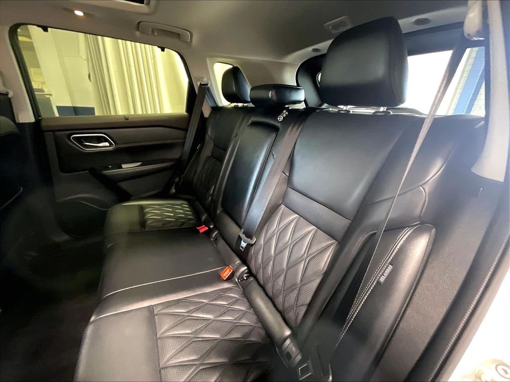 Used 2023 White Nissan Platinum image 15