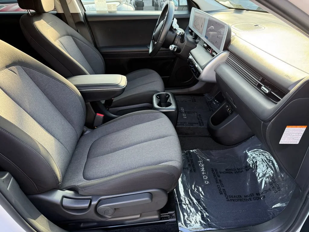 Used 2024 White Hyundai SEL image 14