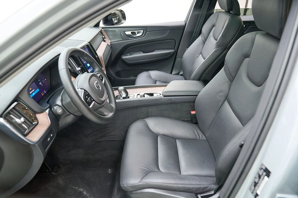 Certified Used 2024 Vapour Grey Volvo Plus image 13
