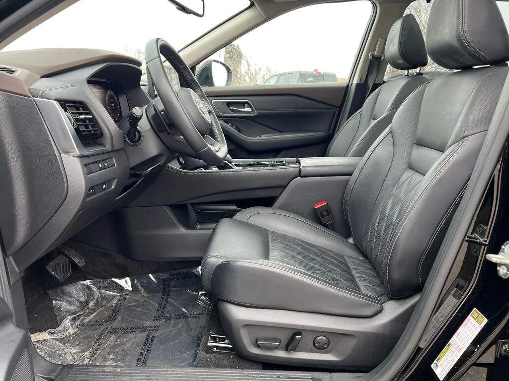 Certified Used 2022 Black Nissan Platinum image 10