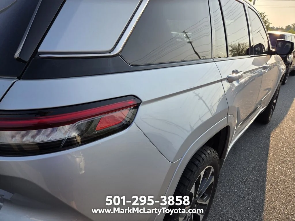 Used 2022 Silver Jeep Overland image 9
