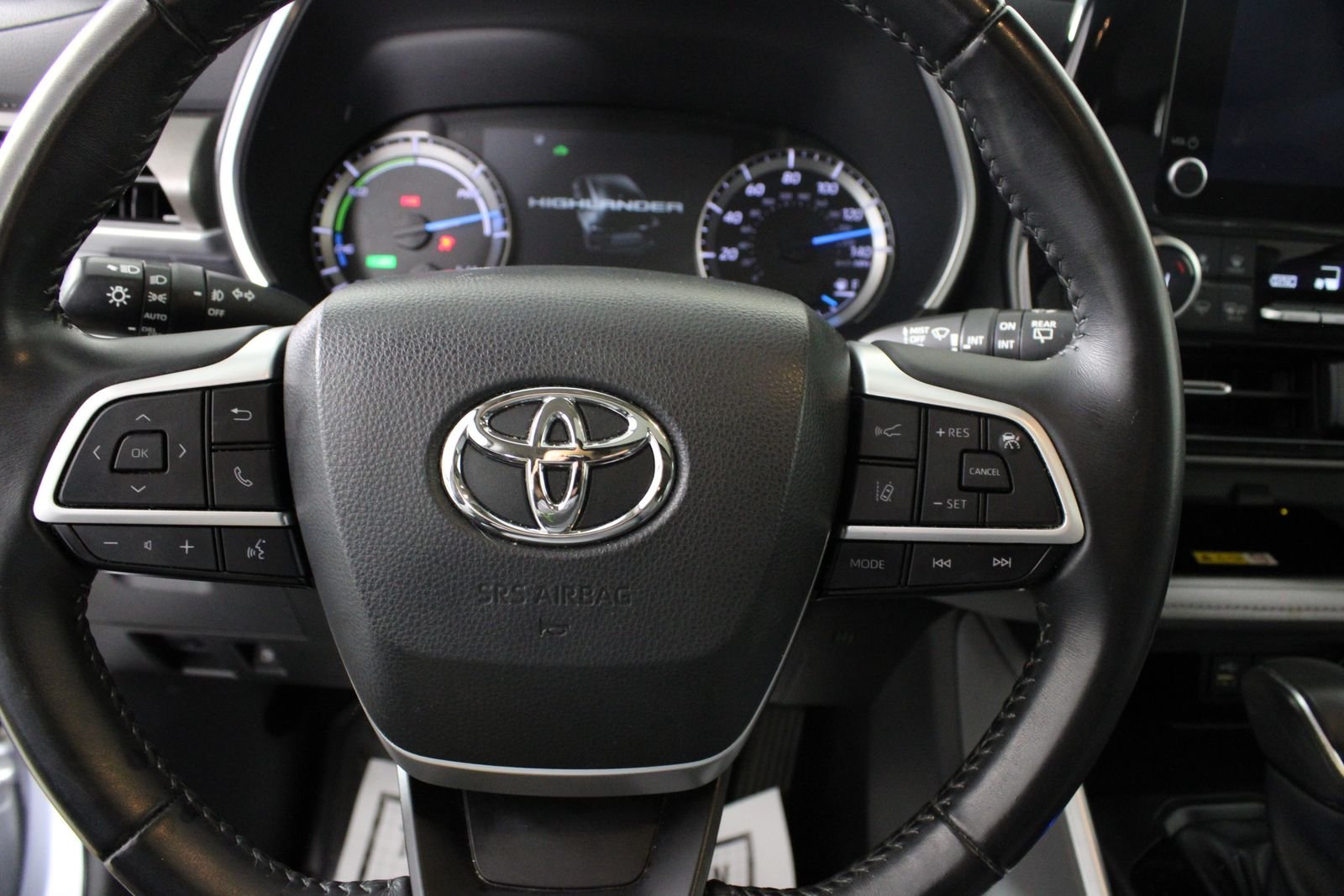 Used 2023  Toyota XLE image 19
