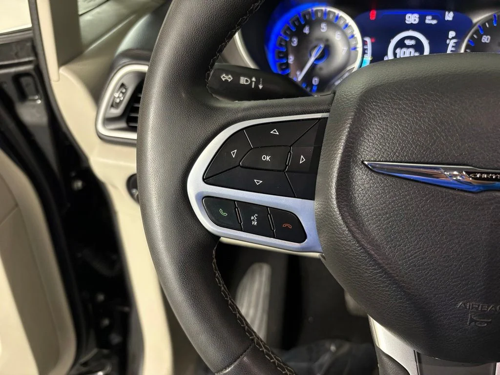 Used 2023 Black Chrysler Touring L image 20