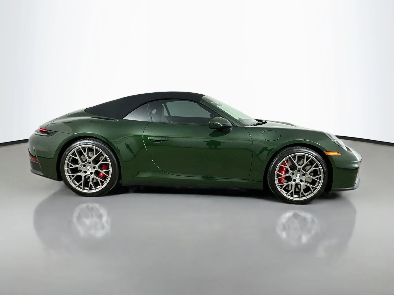 Used 2026  Porsche  image 4