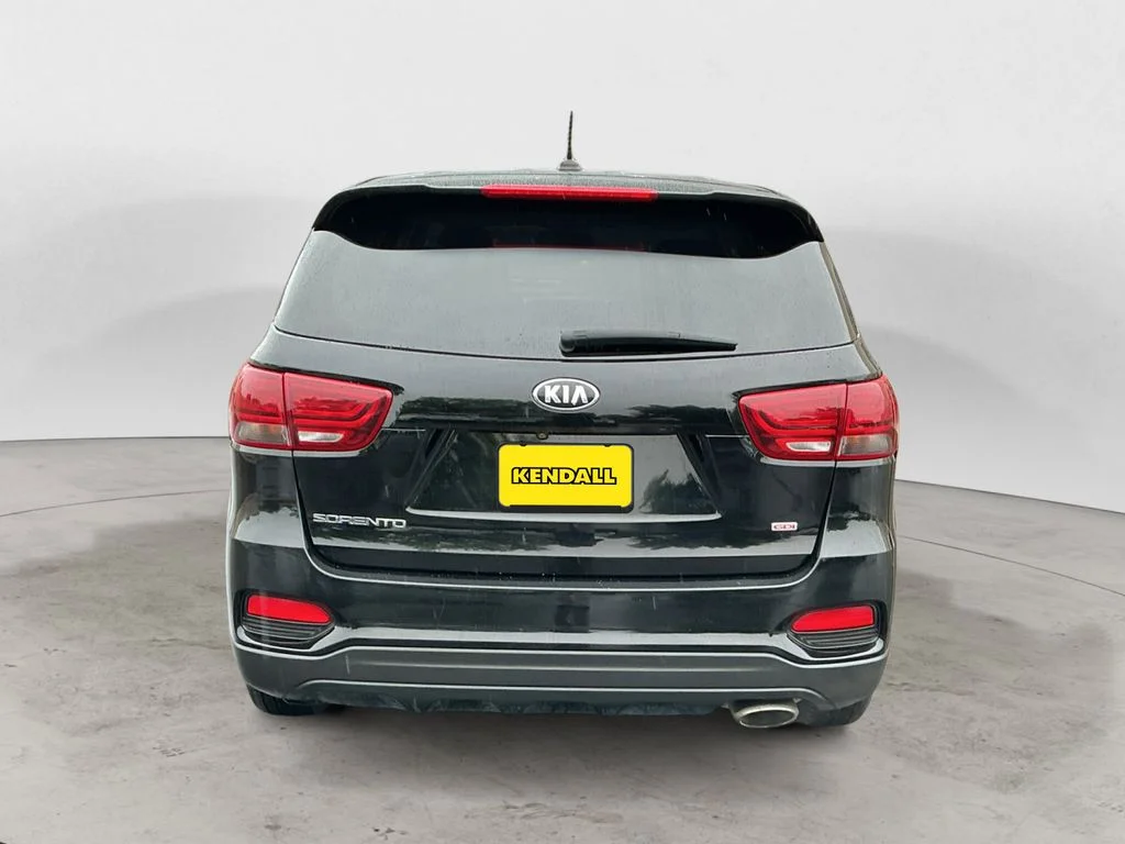 Used 2019 Black Kia L image 6