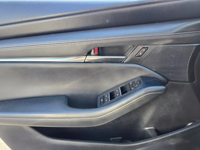 Used 2019 Silver Mazda Select image 36