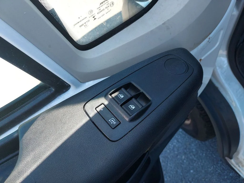 Used 2020 White Ram Base image 18