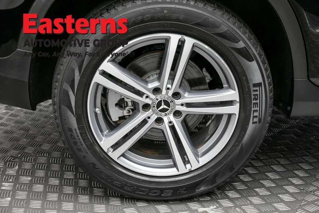 Used 2022 Black Mercedes-Benz GLC 300 image 31