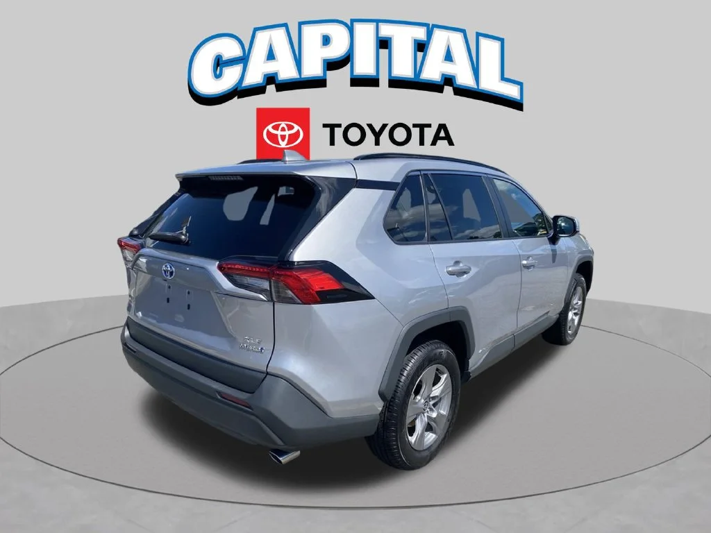 Used 2022 Silver Toyota XLE image 16