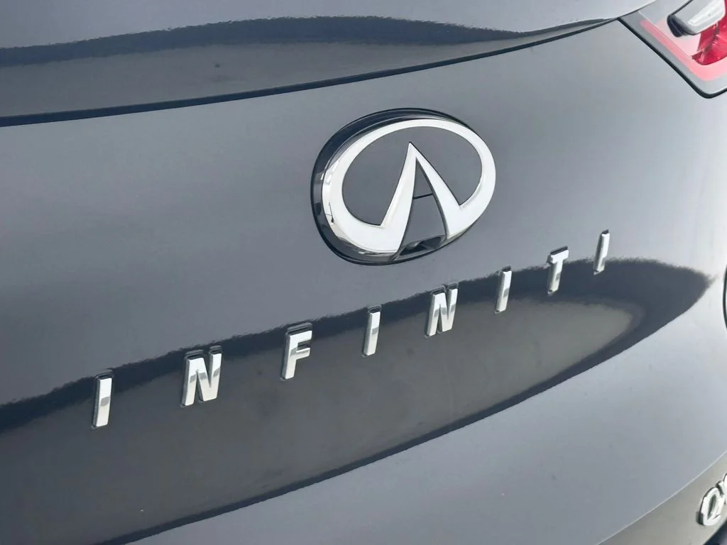Certified Used 2022 Black INFINITI LUXE image 14