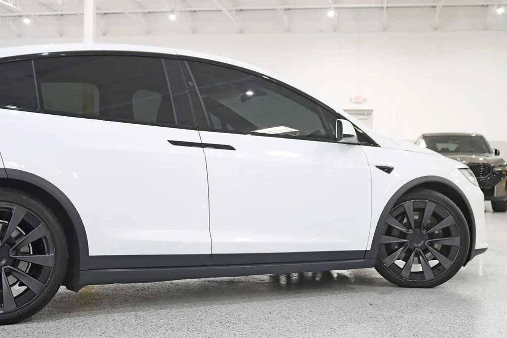 Used 2022  Tesla Plaid image 11
