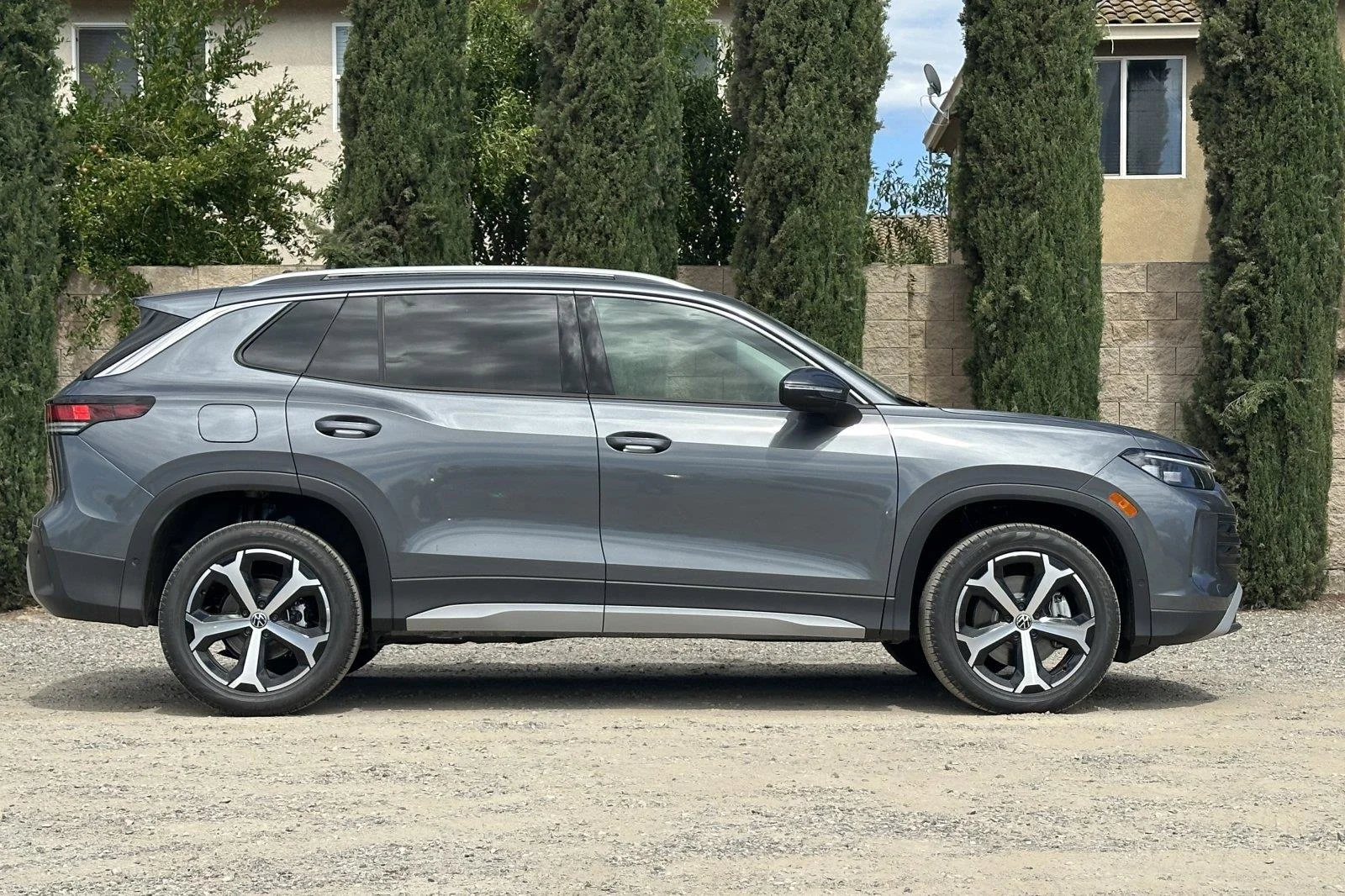New 2026 Platinum Gray Metallic Volkswagen SE image 3