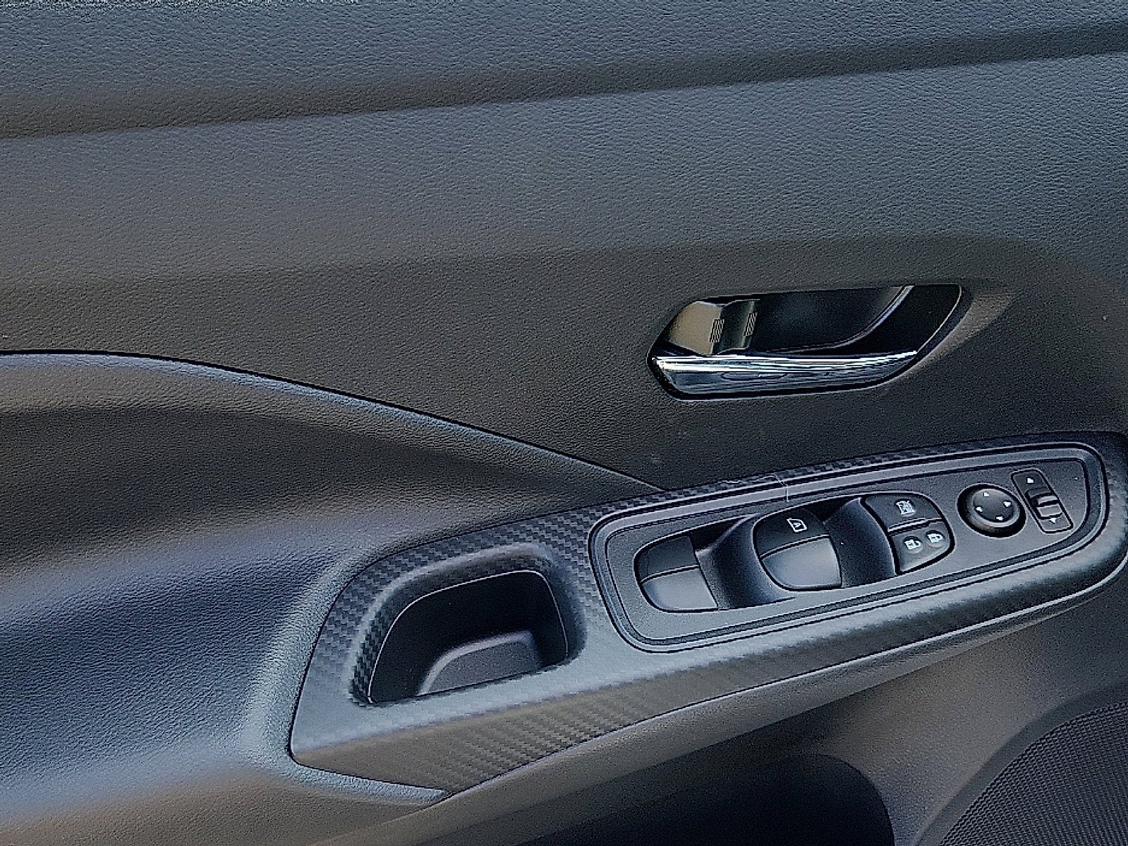 2025 Nissan Versa Sedan SV - Photo 9