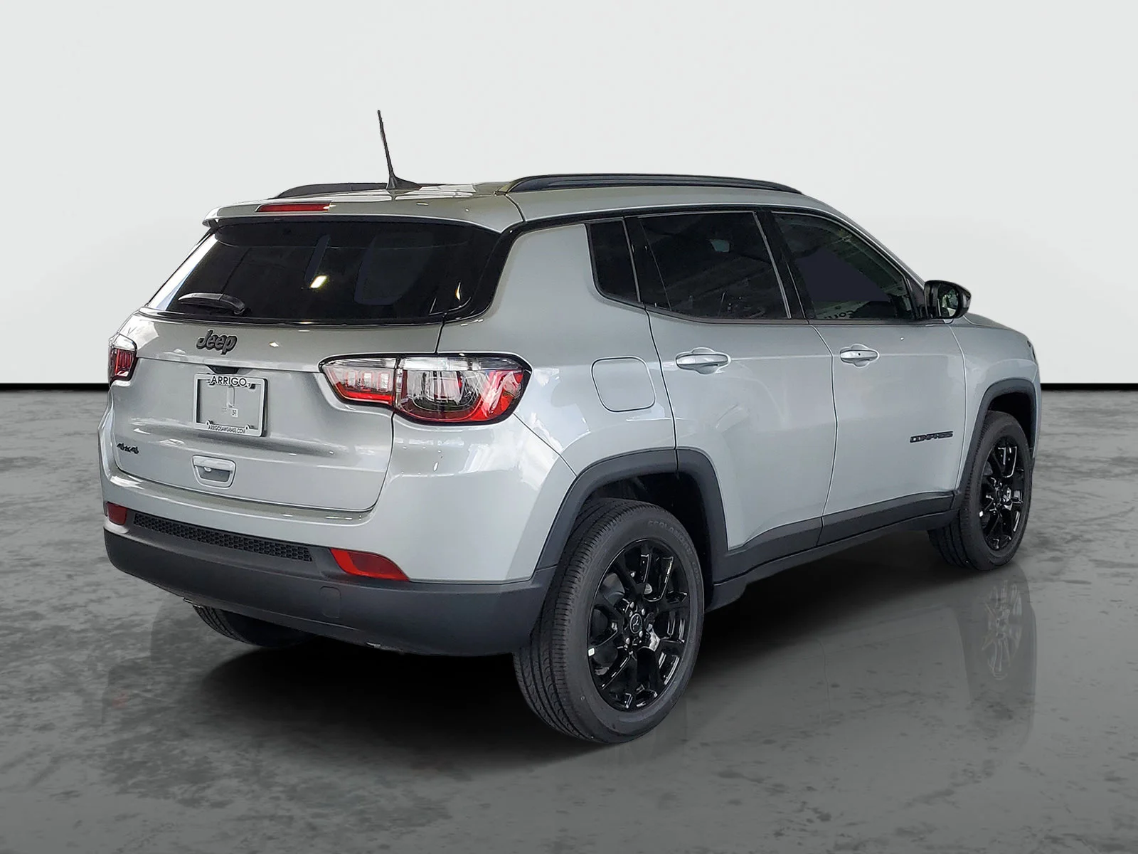 New 2026 Silver Zynith Metallic Clear-Coat Exterior Paint Jeep Latitude Altitude image 1