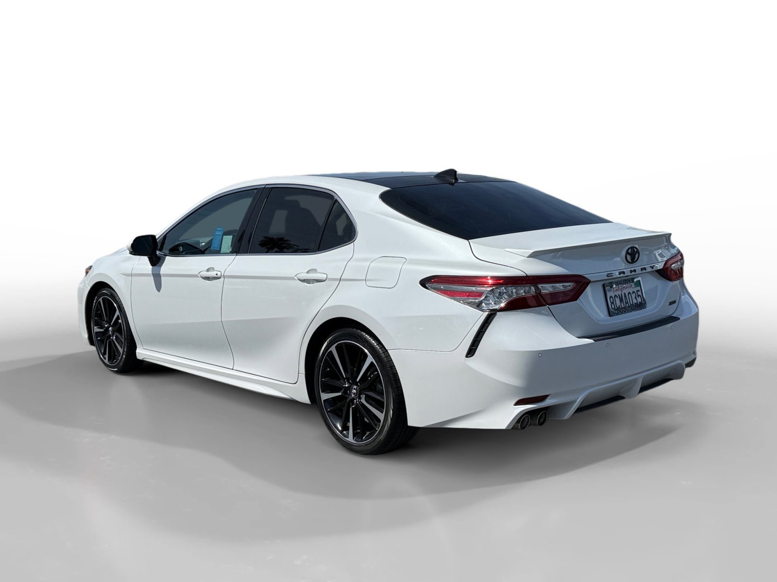 Used 2018 Pearl Toyota XSE V6 image 3