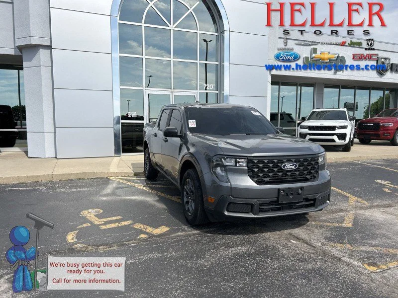 Used 2025 Gray Metallic Ford XLT image 1