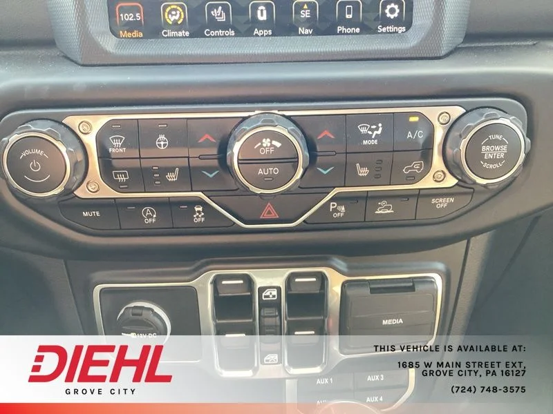 Used 2022 White Jeep Unlimited Sahara image 23